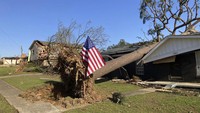Layanan cuaca nasional juga telah mengeluarkan peringatan tornado untuk beberapa negara bagian lain, dari sejauh utara hingga Iowa hingga negara bagian selatan Mississippi, di mana angin puting beliung minggu lalu menewaskan 25 orang dan menyebabkan kerusakan properti yang luas. AP/Andrew DeMillo  