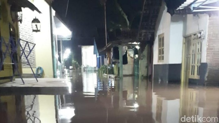 Banjir di Kota Pasuruan mengganggu aktivitas warga saat Ramadhan