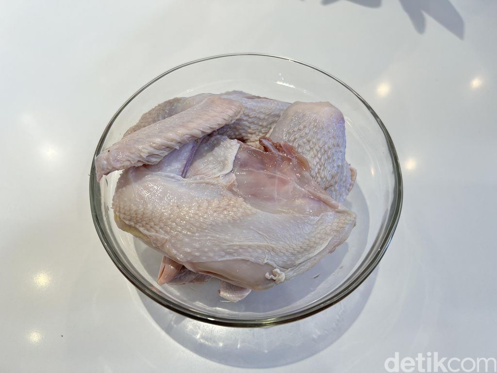 Chef Hotel Bagikan Tips Bikin Soto Ayam Khas Bali yang Berempah