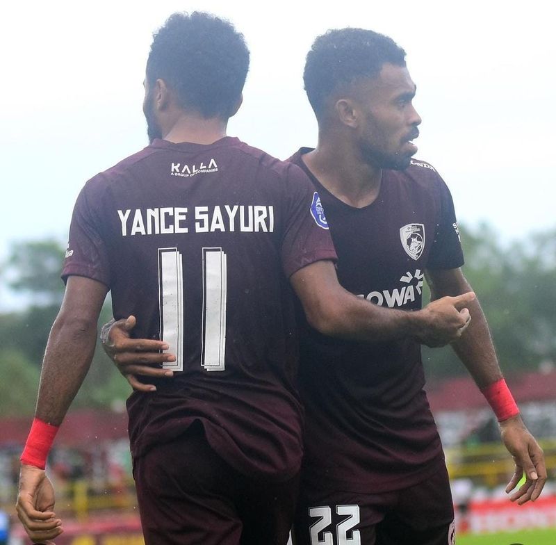 Duo kembar PSM Makassar, Yance Sayuri dan Yakob Sayuri.