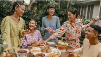 Pada berbagai acara pertemuan, Fadly Faisal lebih memilih menyajikan makanan sebagai suguhannya. Masakan-masakan yang lezat disajikan untuk disantap bersama-sama. Foto: Instagram/fadlyfsl_