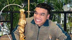 Beli Rumah Mewah, Fadly Faisal Tampil Keren Saat Makan AYCE