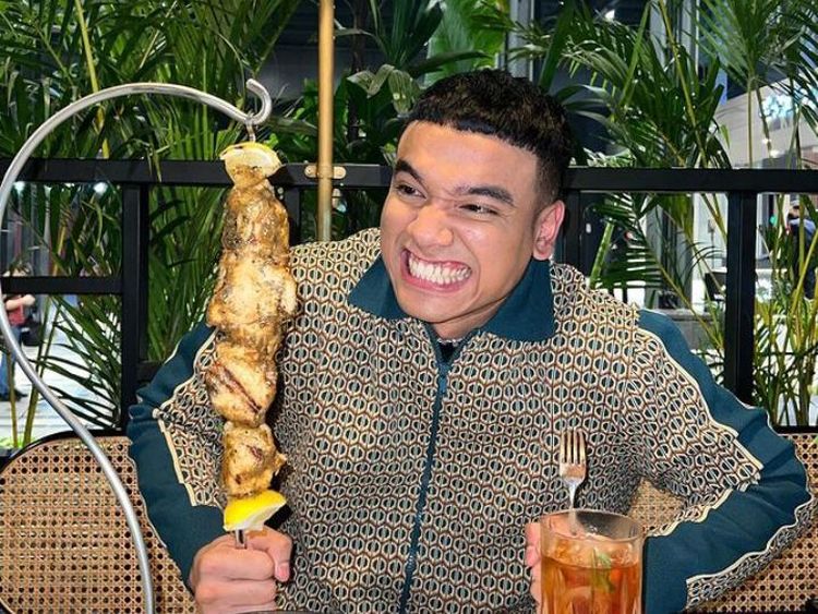 Beli Rumah Mewah, Fadly Faisal Tampil Keren Saat Makan AYCE