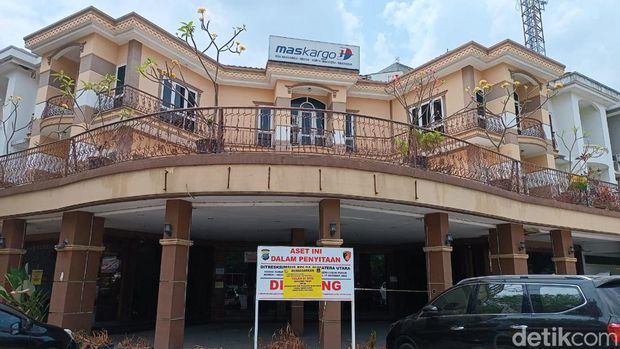 Gedung milik Apin BK yang sebelumnya warung kopi Kok Tong kini disita