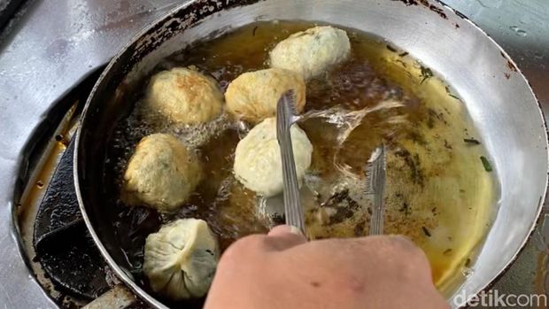Gorengan khas Tionghoa kuo tie