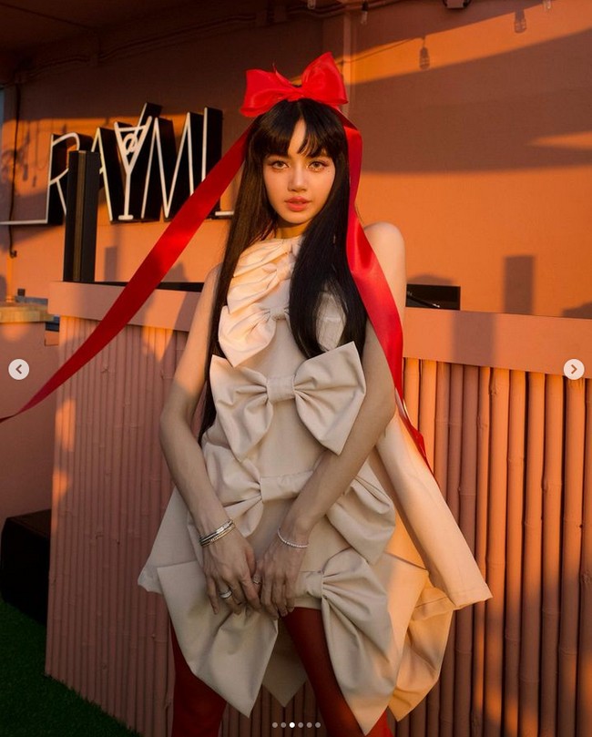 Lisa BLACKPINK membagikan momen perayaan ulang tahunnya di Instagram. Rapper grup BLACKPINK itu pulang ke Thailand untuk berkumpul bersama keluarga dan sahabat. Foto: Instagram