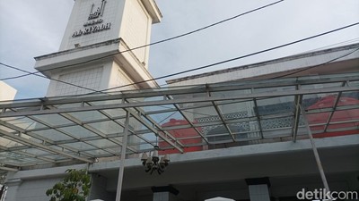 Masjid Al Riyadh, Wisata Religi ke Makam Habib Ali Kwitang