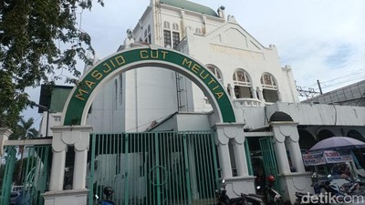 Masjid Cut Meutia, Masjid Estetik Bangunan Khas Belanda