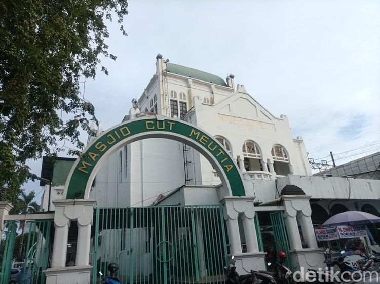 Masjid Cut Meutia, Masjid Estetik Bangunan Khas Belanda