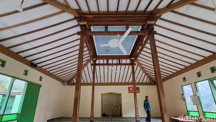 Masjid Tiban Gunung Cilik atau Sabiilul Muttaqin di Dusun Pakem Desa Sumberagung Kecamatan Pracimantoro Wonogiri. Foto diunggah Minggu (2/4/2023).