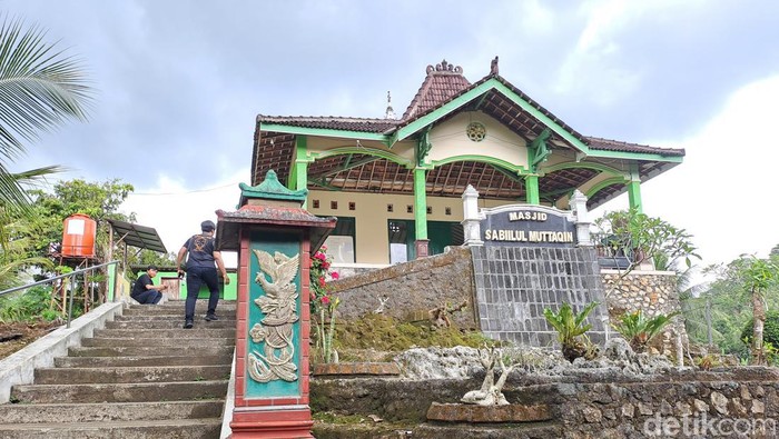 Masjid Tiban Gunung Cilik atau Sabiilul Muttaqin di Dusun Pakem Desa Sumberagung Kecamatan Pracimantoro Wonogiri. Foto diunggah Minggu (2/4/2023).