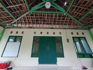 Kisah Kitab Kuno Tak Bisa Difoto-Bedug Sulit Dipindah di Masjid Tiban Wonogiri