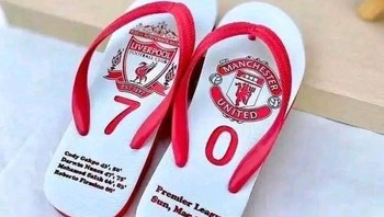 Netizen menyindir dengan meme ini, kebanggaan Liverpool cuma menang 7-0 lawan Manchester United. Foto: (Twitter)