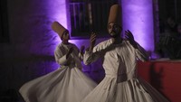 Jalaluddin Rumi menciptakan tarian ini untuk mengekspresikan kesedihannya saat ditinggal mati oleh sang guru yang bernama Syamsuddin Tabriz. Selama 3 hari 3 malam, Rumi menari berputar-putar untuk meluapkan kesedihannya, sekaligus mendekatkan diri kepada sang pencipta. 