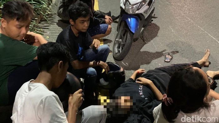 Pelajar SMP kebut-kebutan terobos lampu merah hingga kejang