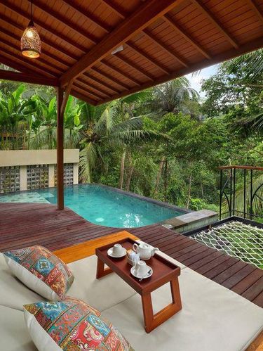 Penawaran paket honeymoon untuk pasangan pengantin di Jannata Resort.