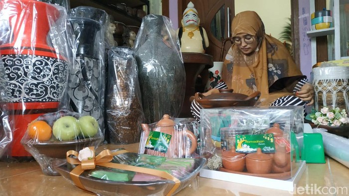 Pengusaha Gerabah Pacitan Ini Sediakan Hantaran Buka Puasa Berdayakan Produk UMKM