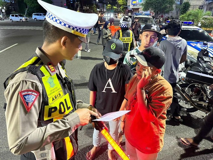 Razia knalpot brong dan balap liar Surabaya
