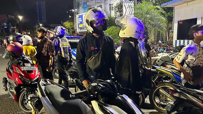 Razia knalpot brong dan balap liar Surabaya