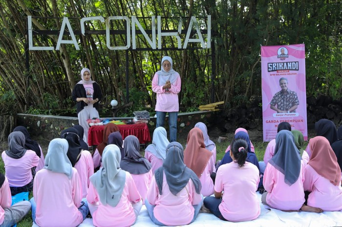 Relawan Ganjar Beri Pelatihan Buat Boneka dari Plastik Daur Ulang