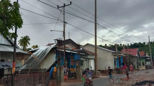 Potret rumah warga yang rusak akibat angin puting beliung.