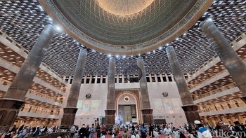 Berkat lensat ultra-wide Galaxy A54 bisa menangkap kemegahan masjid Istiqlal. Foto: Adi Fida Rahman/detikINET