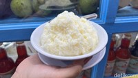 Sementara untuk es teler, isinya lebih sedikit. Mulai dari alpukat, nangka, kelapa muda, tambahan susu, dan gula. Foto: Detikcom / Atiqa Rana