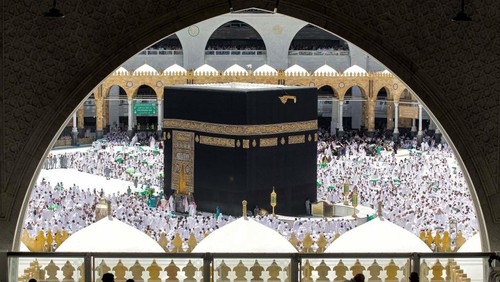 Muslim worshippers reach for a blessing to touch the Kaaba, Islams holiest shrine, at the Grand Mosque in the holy city of Mecca during the second Friday prayers in the holy month of Ramadan on March 31, 2023. (Photo by Abdel Ghani BASHIR / AFP) (Photo by ABDEL GHANI BASHIR/AFP via Getty Images)
