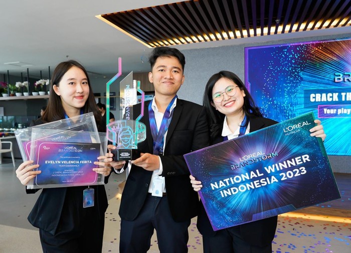 Tim mahasiswa UI inovator sistem app dan perangkat PERFY.