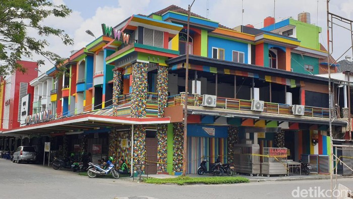 Warung Warna Warni yang dijadikan markas judi online. (Goklas Wisely/detikSumut)
