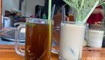 Slurrp! Hangatnya Wedang Rempah Ditemani Ketan Bakar yang Pulen