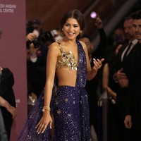 Zendaya menjadi salah satu bintang Hollywood yang menghadiri Nita Mukesh Ambani Cultural Centre (NMACC) Gala di Mumbai, India, pada Sabtu (1/4/2023). Sesuai namanya, acara ini digelar oleh Nita Ambani, istri Mukesh Ambani, orang terkaya di Asia dan 10 besar di dunia versi Bloomberg. (Foto: AP Photo/Rajanish Kakade)