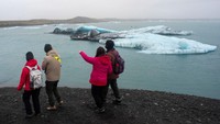 Posisi ketiga ada Islandia. Peneliti menilai kebahagiaan global berdasarkan enam faktor yaitu, dukungan sosial, penghasilan, kesehatan, kebebasan, kemurahan hati, dan ketiadaan korupsi. Joaquin Gomez Sastre/NurPhoto/Getty Images
