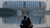 Indonesia berada di urutan ke-84 negara paling bahagia dari total 137 negara dengan skor 5.277. Peringkat Indonesia berada di bawah sejumlah negara di kawasan Asia Tenggara seperti Singapura di urutan ke-25, Malaysia ke-55, Thailand ke-60, Vietnam ke-65, dan Filipina ke-76. Sedangkan negara yang menduduki peringkat negara paling tidak bahagia adalah Afghanistan dan Lebanon. Afriadi Hikmal/NurPhoto/Getty Images