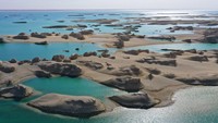Diketahui Yardang dahulu merupakan sedimen danau dari periode Tersier akhir. Karena proses geologis, sedimen muncul ke permukaan dan secara bertahap terkikis angin kencang dan terbentuklah bentang alam unik dari bebatuan yang Anda lihat sekarang.