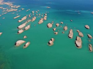 Lanskap Bebatuan Unik Hasil Kikisan Angin di Qinghai China
