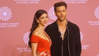 Busana Hrithik Roshan dan Saba Azad seperti melengkapi satu sama lain. (Foto: Getty Images/Prodip Guha)