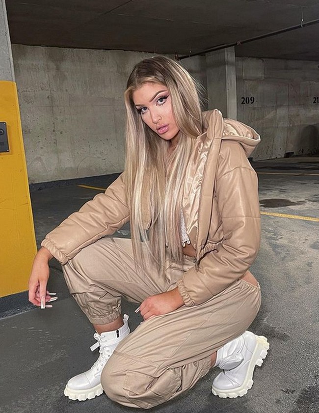 Seperti inilah penampilan feminin Adea. Perawakan transgender asal Kanada itu seperti wanita sesungguhnya. Foto: dok. Instagram/ @adee.ah