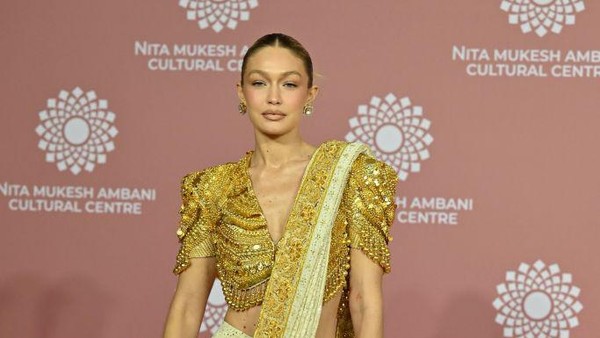 7 Gaya Glamor Artis Dunia dan Bollywood di Pesta Orang Terkaya Asia
