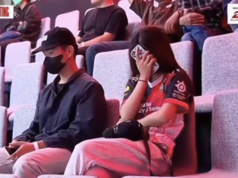 Beredar video viral di media sosial kamera MPL Indonesia bantu pria ungkap pacanya Beredar video viral di media sosial kamera MPL Indonesia bantu pria ungkap pacanya yang diduga selingkuh.