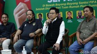 Cak Imin juga mengimbau untuk tidak mencampuradukkan kepentingan politik dengan olahraga. Sebab, dia menyebut kepentingan politik yang ditaruh di tempat tidak tepat, dapat merusak kepentingan olahraga.