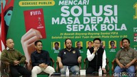 Cak Imin menghadiri diskusi publik Bayang-bayang Sanksi FIFA dan Batalnya Indonesia Jadi Tuan Rumah Piala Dunia U-20 di kantor DPP PKB, Jakarta Pusat, Senin (3/4/2023).
