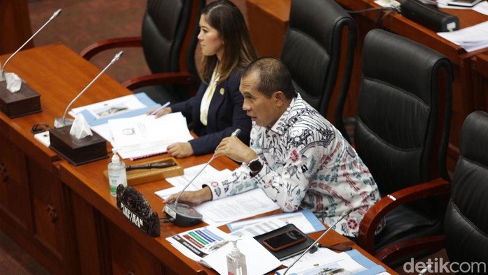 DPR Setujui Hibah Rantis Bushmaster Australia untuk TNI Komisi I DPR menyetujui penerimaan hibah 15 unit rantis BPMV dari Pemerintah Australia untuk PMPP TNI. Rantis itu akan digunakan untuk perdamaian dunia.