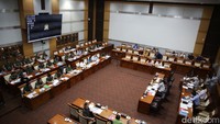Semua fraksi menyetujui hibah yang nantinya digunakan untuk perdamaian dunia.