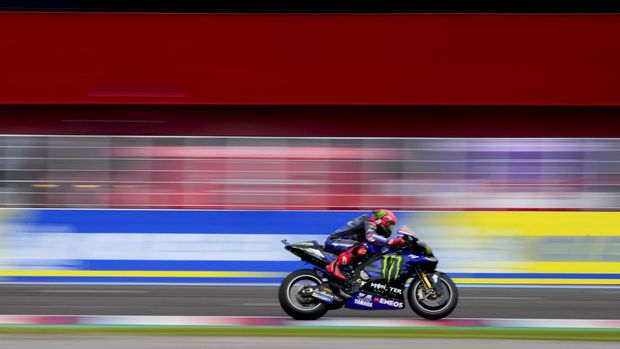 Fabio Quartararo, from France, drives his Yamaha during the MotoGP free practice in Termas de Rio Hondo, Argentina, Saturday, April 1, 2023. (AP Photo/Natacha Pisarenko)