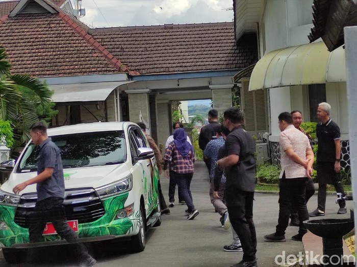 Kedatangan Wali Kota Solo Gibran Rakabuming Raka di Semarang, Senin (3/4/2023).