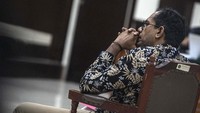 Jaksa mengatakan Haris mendistribusikan informasi elektronik yang memiliki muatan penghinaan dan atau pencemaran nama baik.