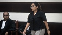Dalam sidang perdana ini, Fatia juga didakwa melakukan perbuatan penghinaan dan/atau pencemaran nama baik Menko Marves Luhut Binsar Pandjaitan di YouTube Haris Azhar. 