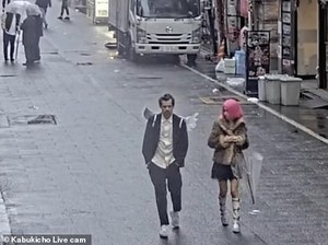 Harry Styles Kepergok Jalan Sama Mantan Beberapa Jam Setelah Cium Emrata