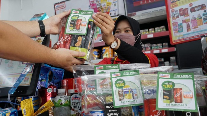 Ilustrasi belanja di Alfamart